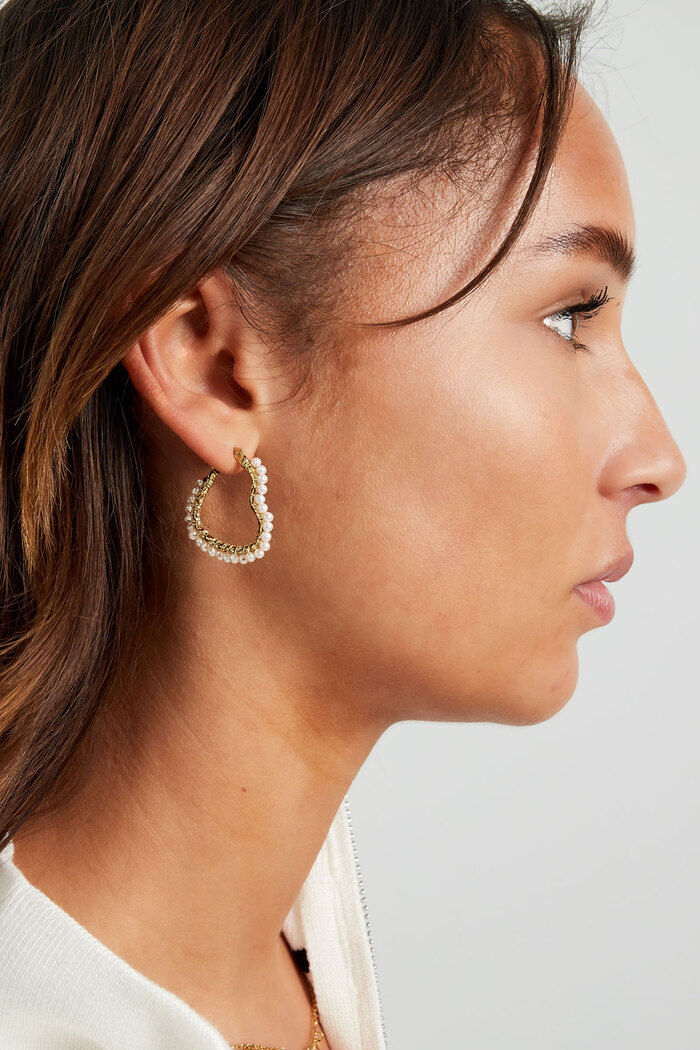 Herzförmiger Ohrring mit Perlen – Gold Bild4