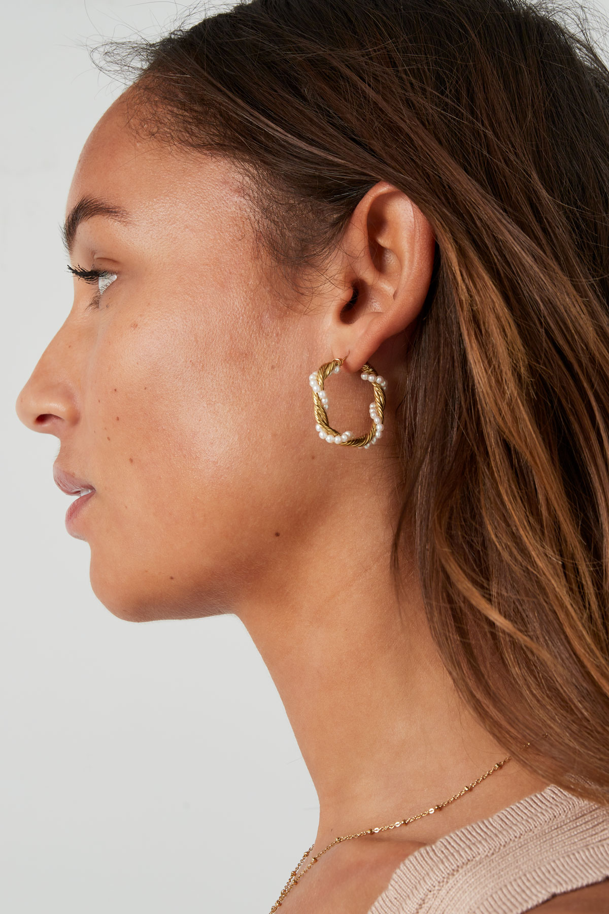Boucles d'oreilles rondes corde torsadée avec perles - doré h5 Image4