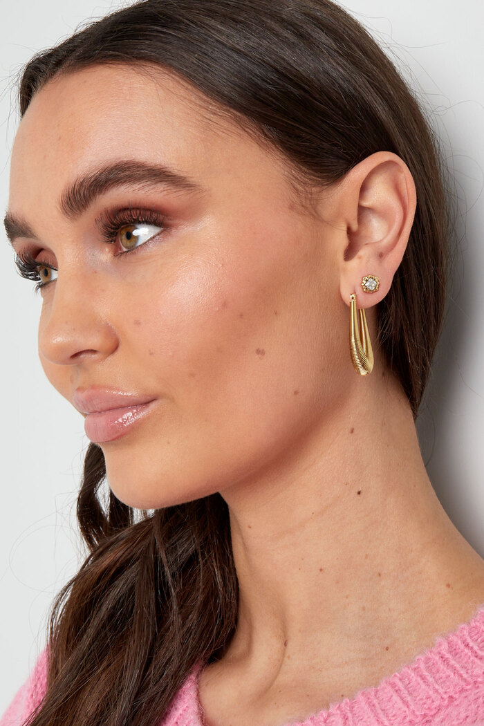 Structured and diamond studs - gold  Picture2