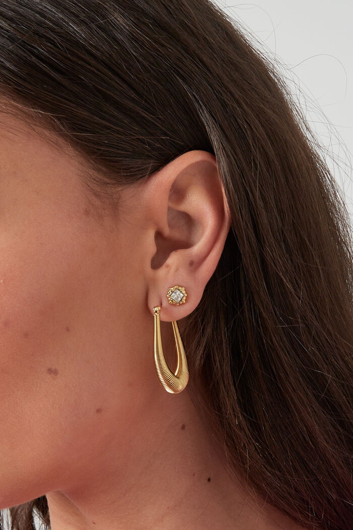 Structured and diamond studs - gold  Picture3