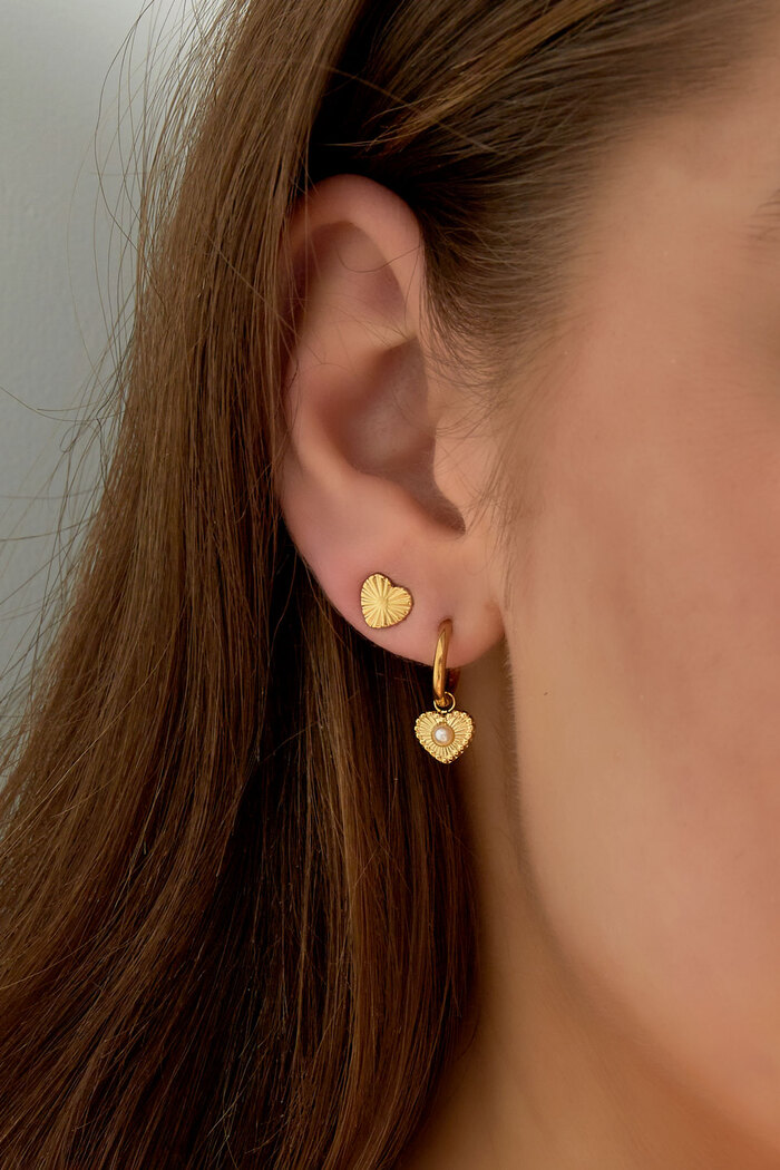Heart shaped earrings with pattern - gold Picture3