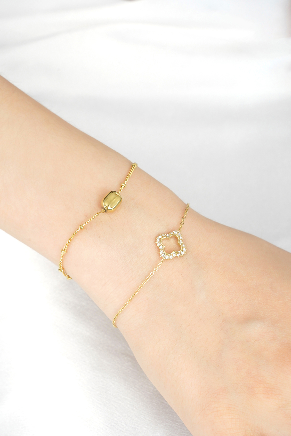 Simpele armband met balletjes - goud Afbeelding3