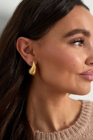 Drop earrings with structure medium - gold h5 Picture4