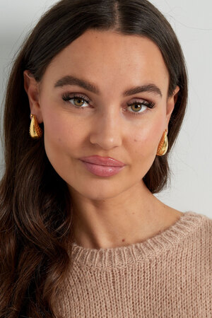 Drop earrings with structure medium - gold h5 Picture2