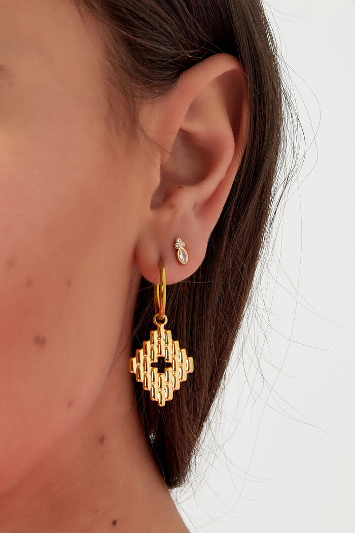 Earrings with structured charms - gold  Picture3