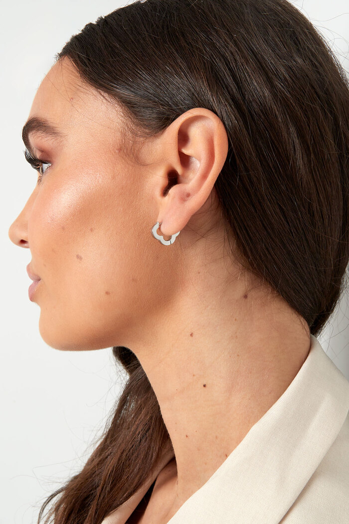 Einfache Kleeblatt-Ohrringe mittelgroß – Silber  Bild4