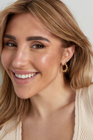 Round star earrings - gold h5 Picture2