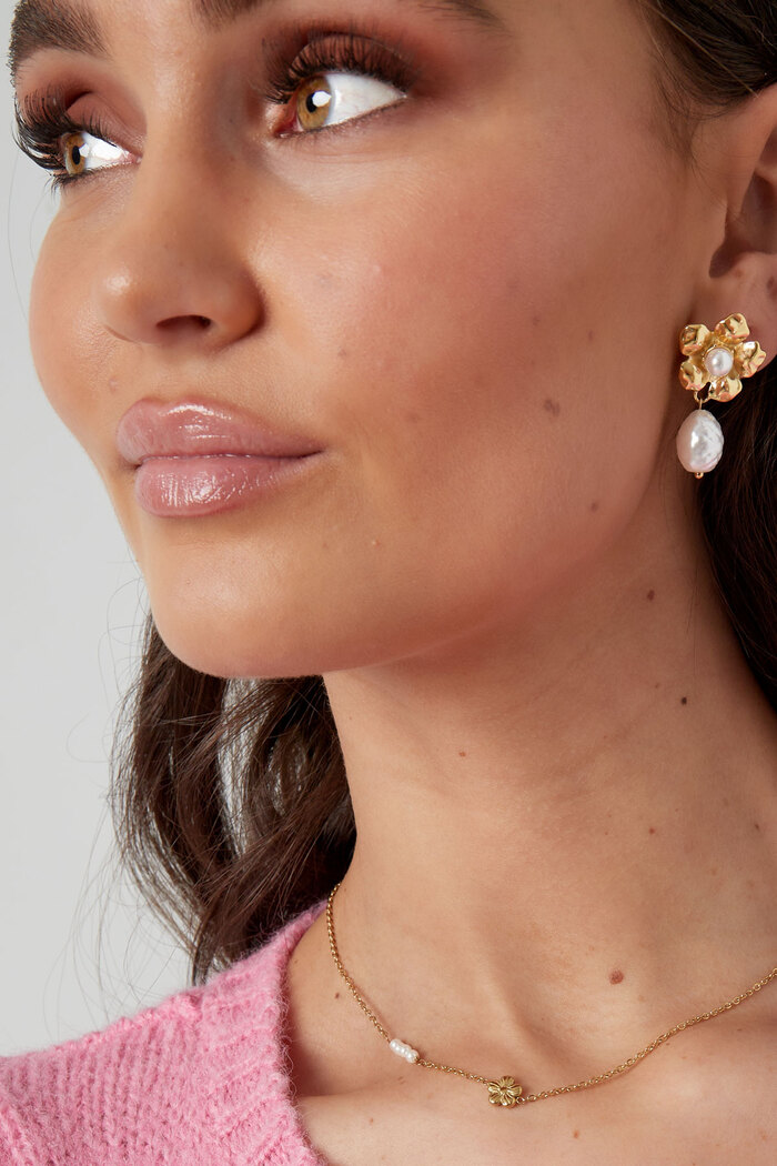 Orecchini con perle floreali di grande impatto - oro Immagine4