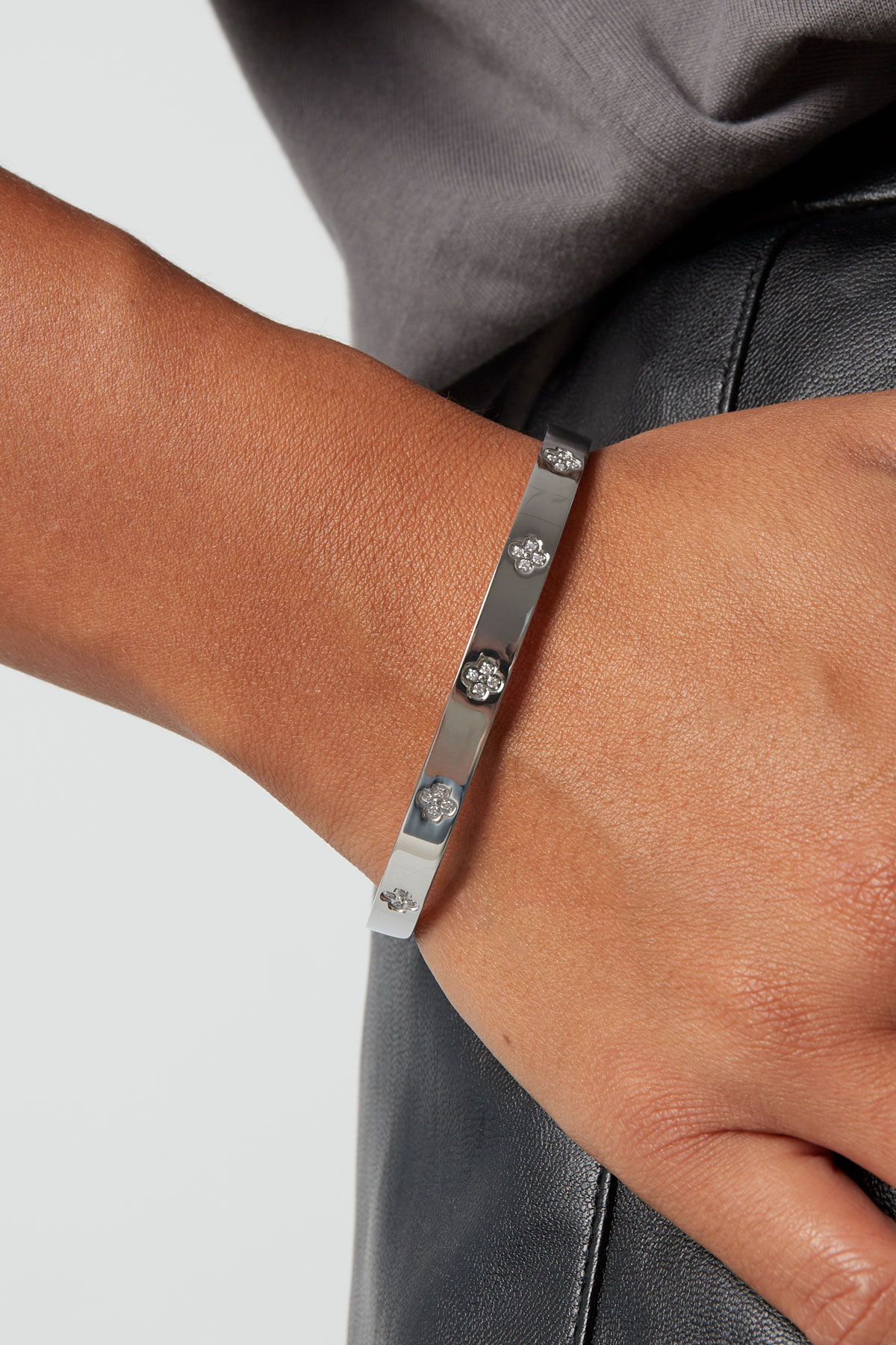 Bracelet esclave avec trèfles et pierres - argent Image2