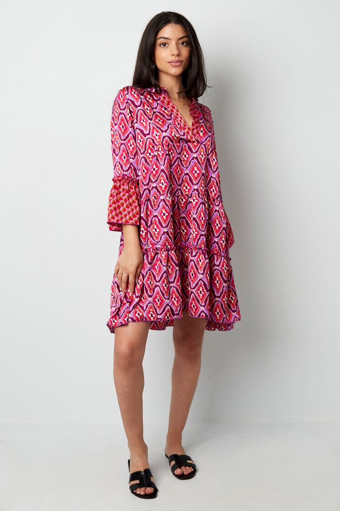 Kleid mit Happy-Print – rosa/lila Bild4