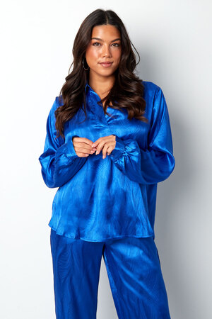 Satin blouse with print - blue h5 Picture3
