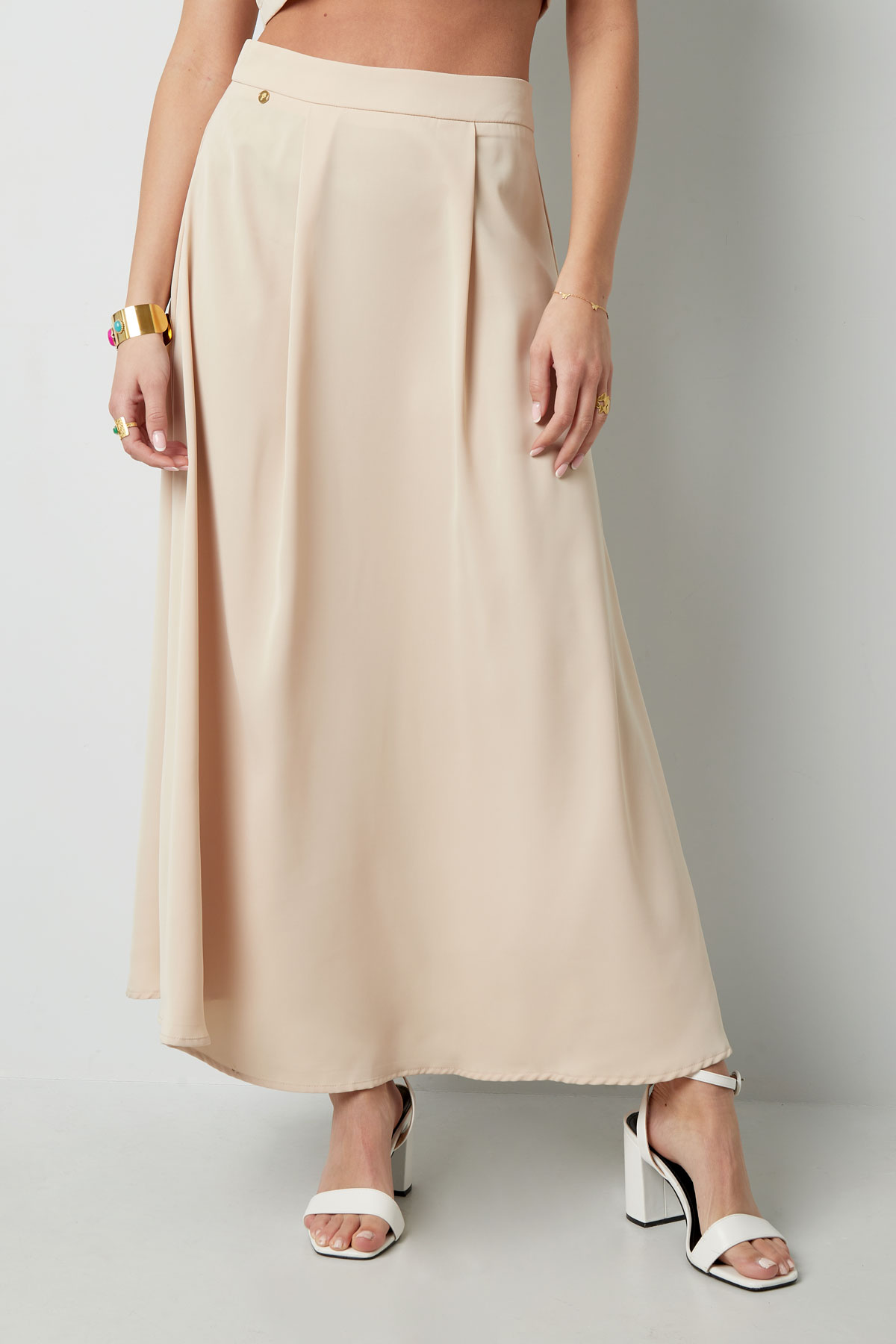 Lange satijnen rok beige SKU0605060 081 L Beige Groothandel SKU0605060 081 L