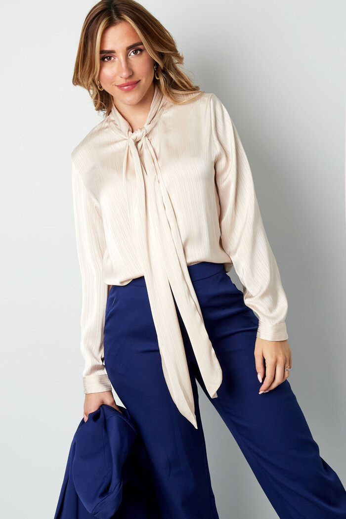 Cream blouse with bow detail Picture5