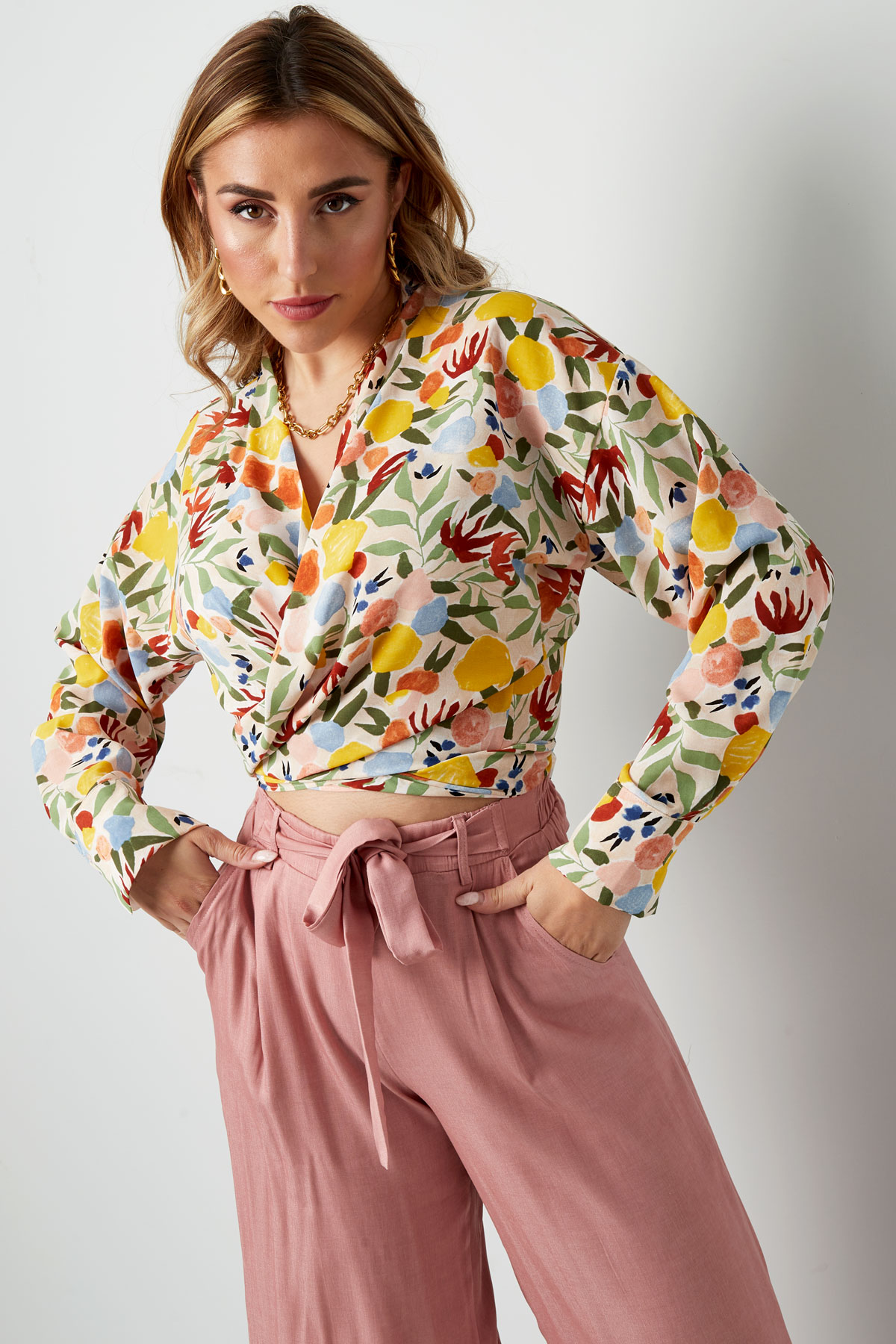 Bluse mit Knopfdetail – mehrfarbig Bild2