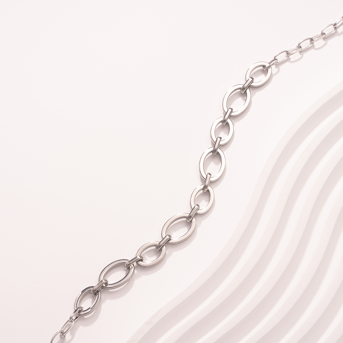 Collares de cadena ovalados modernos de acero inoxidable color dorado para mujer Imagen4