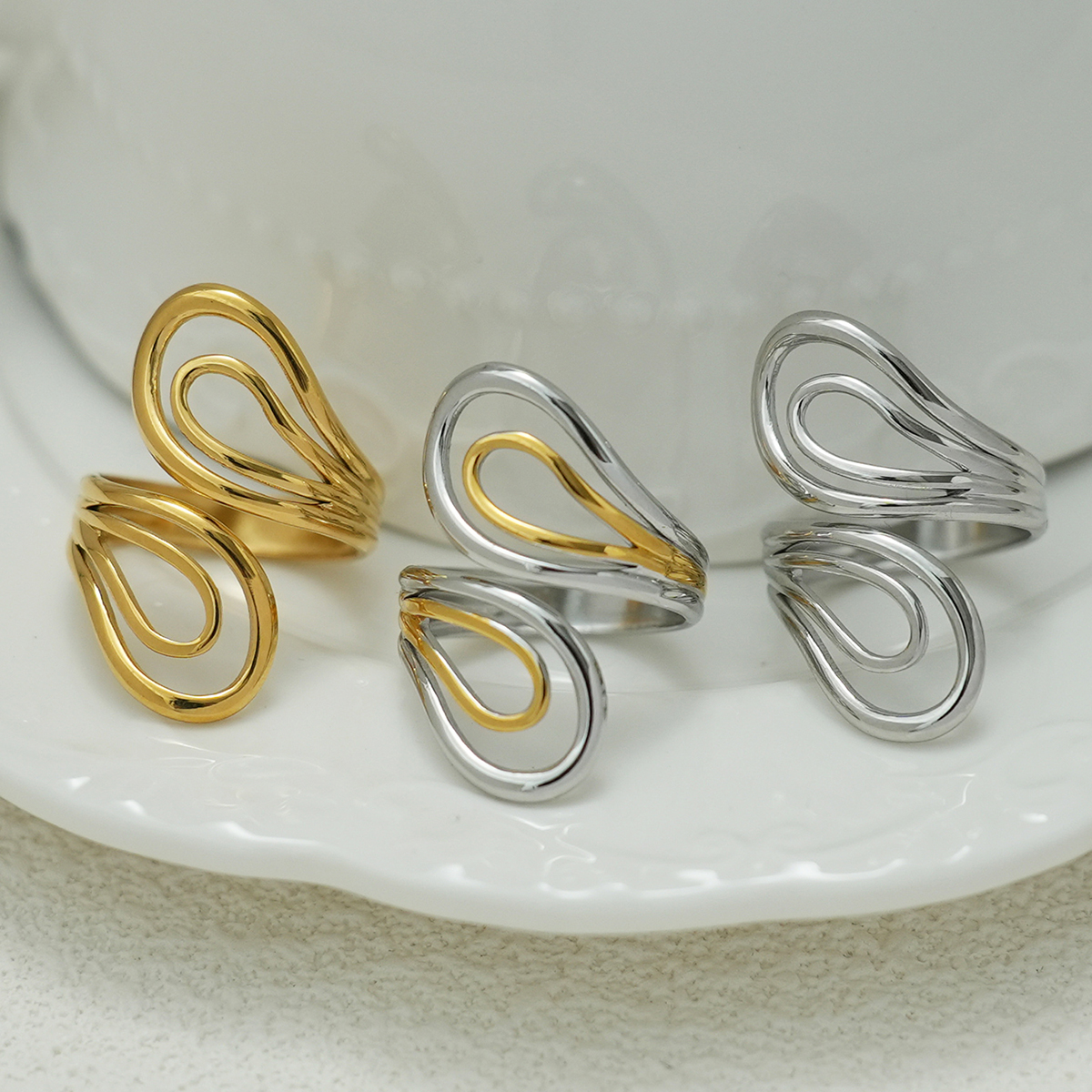 Anillos llamativos de acero inoxidable en color dorado con círculo retro de serie simple de 1 pieza Imagen4