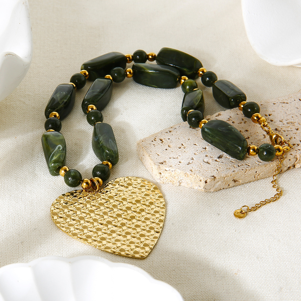 1 collar con colgante de corazón dorado con cuentas acrílicas retro Imagen4