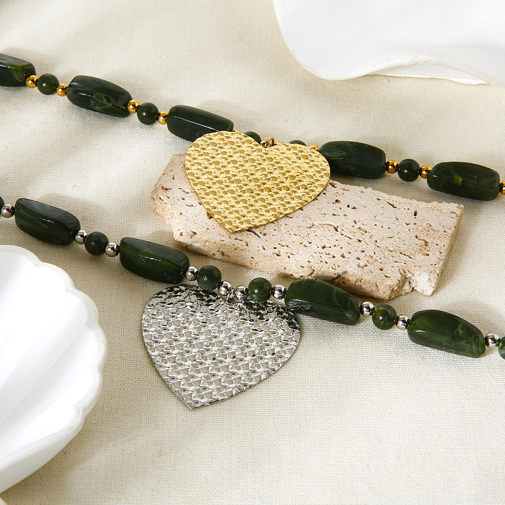 1 collar con colgante de corazón dorado con cuentas acrílicas retro Imagen2