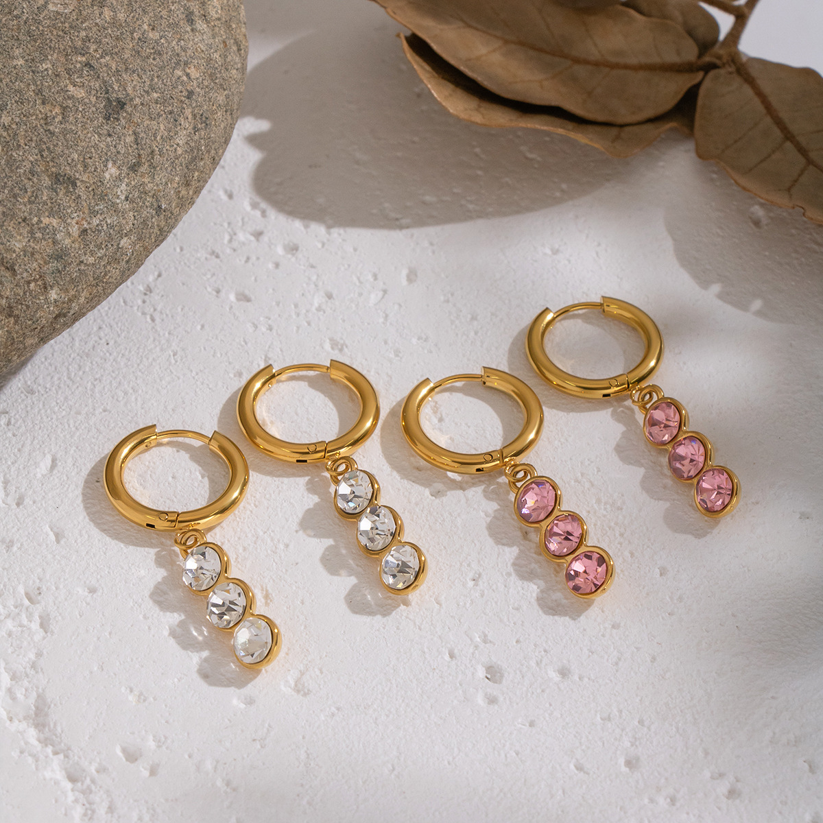 1 par de pendientes colgantes de circonita de color dorado y acero inoxidable Imagen3