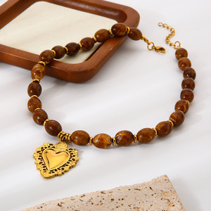 1 collar con colgante de corazón retro de acrílico dorado para mujer h5 Imagen4