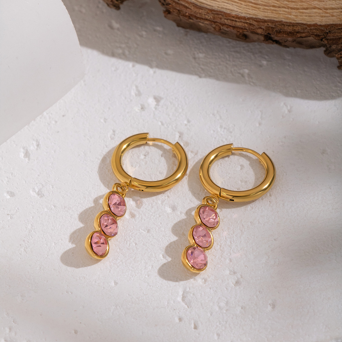 1 par de pendientes colgantes de circonita de color dorado y acero inoxidable h5 Imagen4