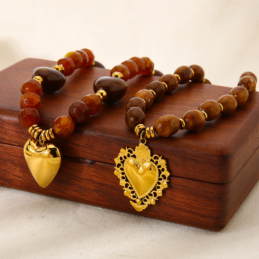 1 collar con colgante de corazón retro de acrílico dorado para mujer Imagen6