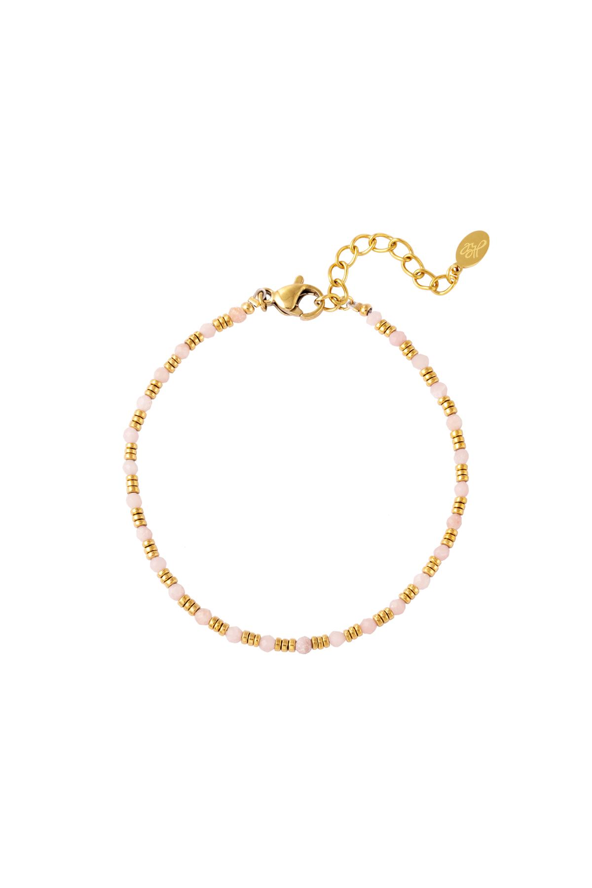 Armband mit rosafarbenen Details