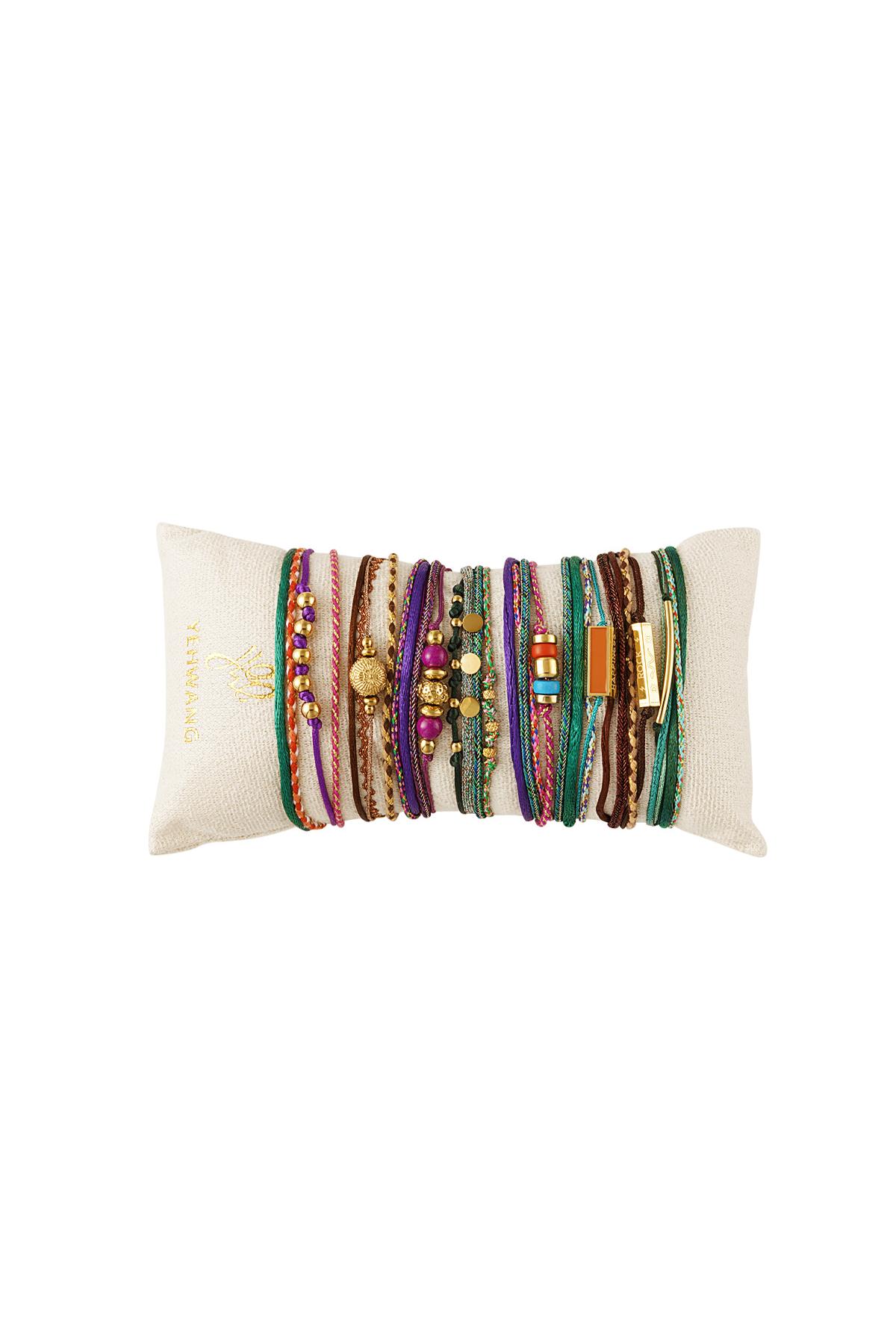 Les bracelets affichent les détails verts de l'ensemble de bijoux Multicouleur Rope