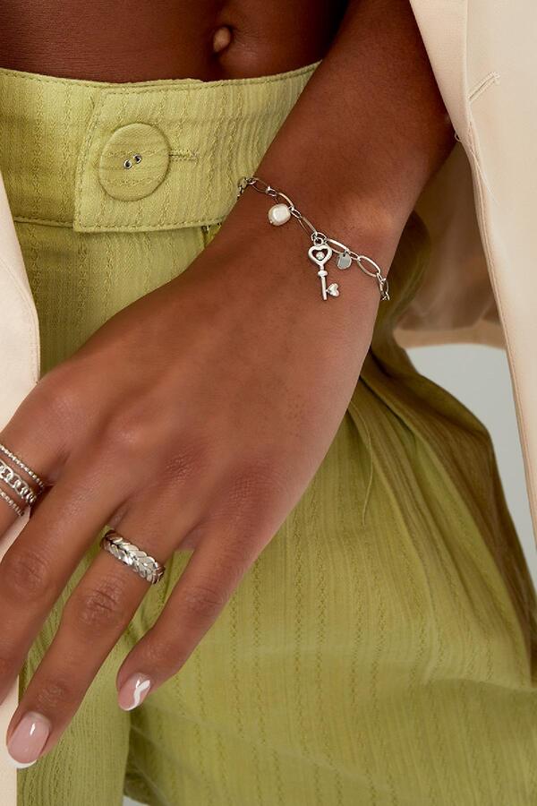 Link bracelet key charm & pearl